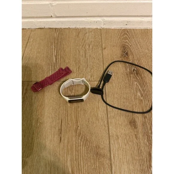 Fitbit Charge 5 - Picture 3 of 4